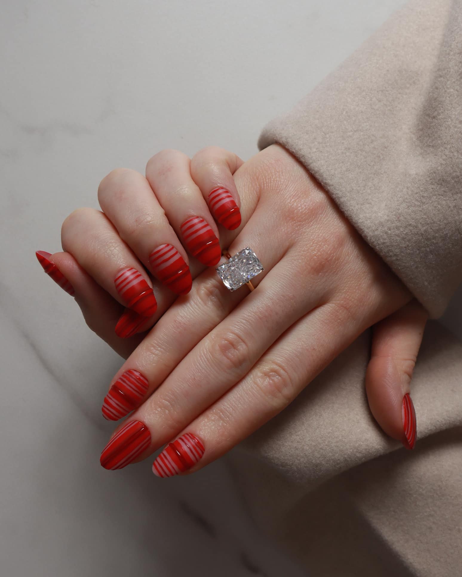 Striped Nails designed. Red striped nails. Fall nail extensions. Reusable nail extensions by Inglass Nails. 