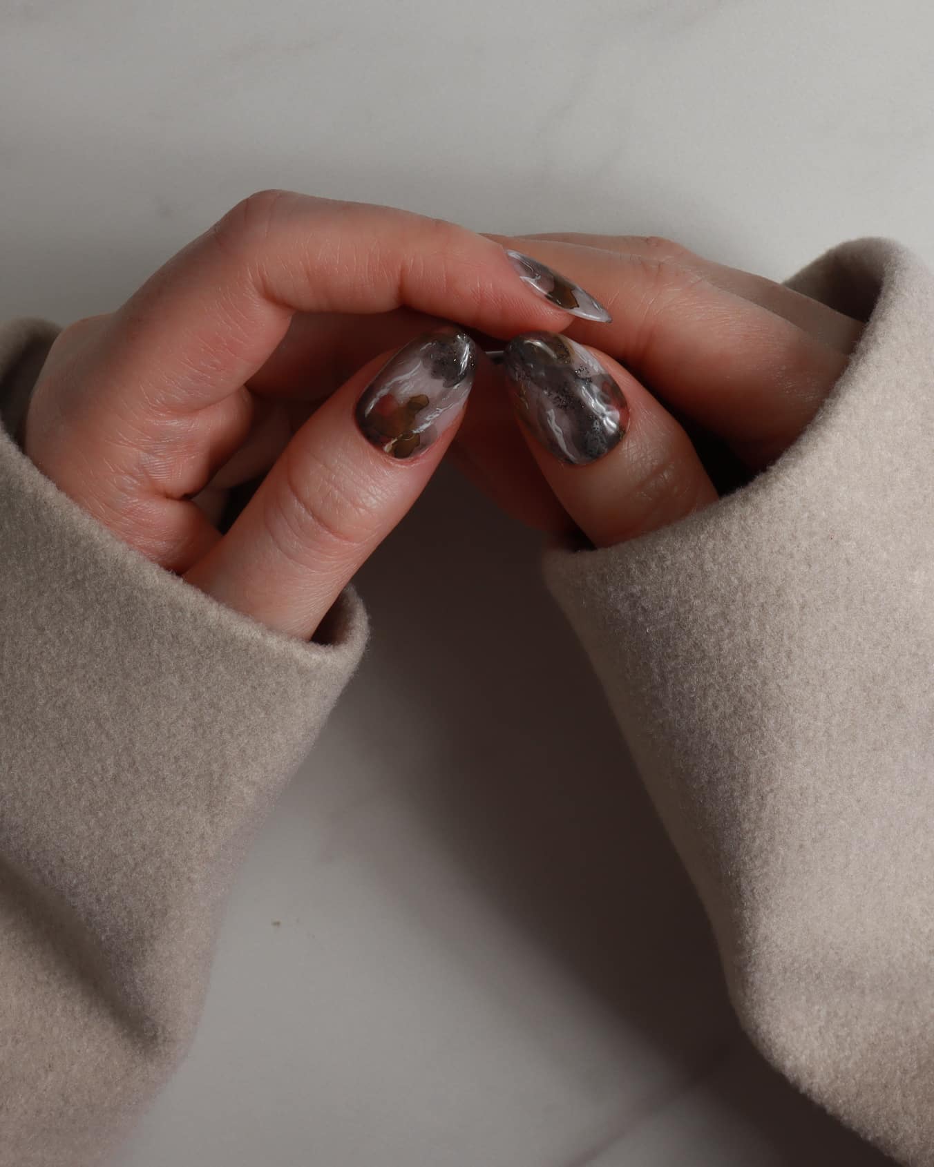 Marble nails. Reusable nail extensions by Inglass nails.